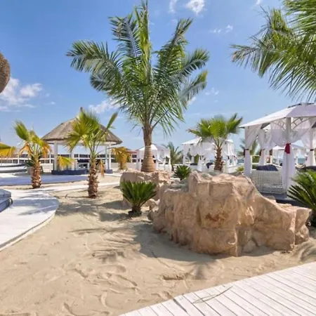 Mamaia Central Studio Mamaia