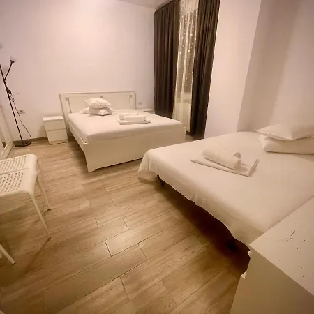 MAMAIA CENTRAL Studios Mamaia